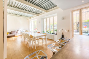 Salon avec lumière naturelle